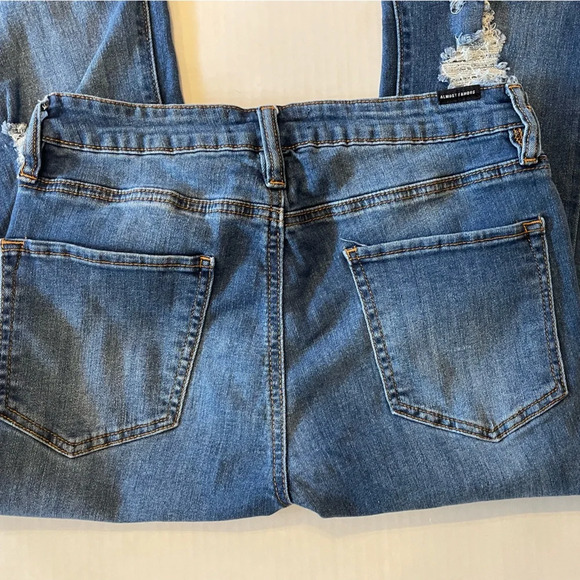 Almost Famous Distressed Denim Jeans Size 7 - Picture 5 of 8